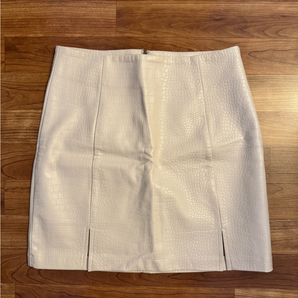 Francesca's Collections Mi Ami Cream Faux Leather Mini Skirt with two slits